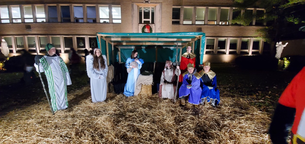 Christmas season kicks off at Elyria Catholic High School