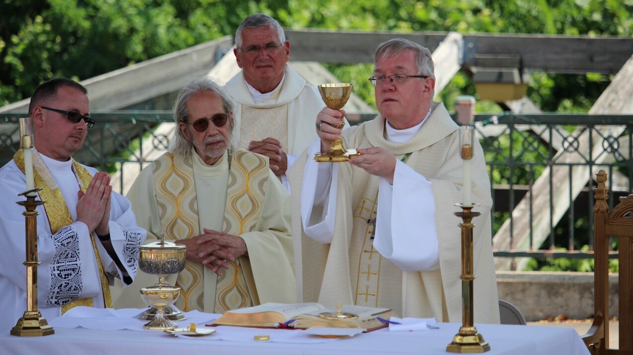 Year of Eucharistic Revival for Parishes begins in Summit County with Mass, procession