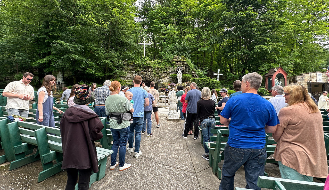 Prayer, procession, Mass, meal highlight teen Jubilee Year pilgrimage