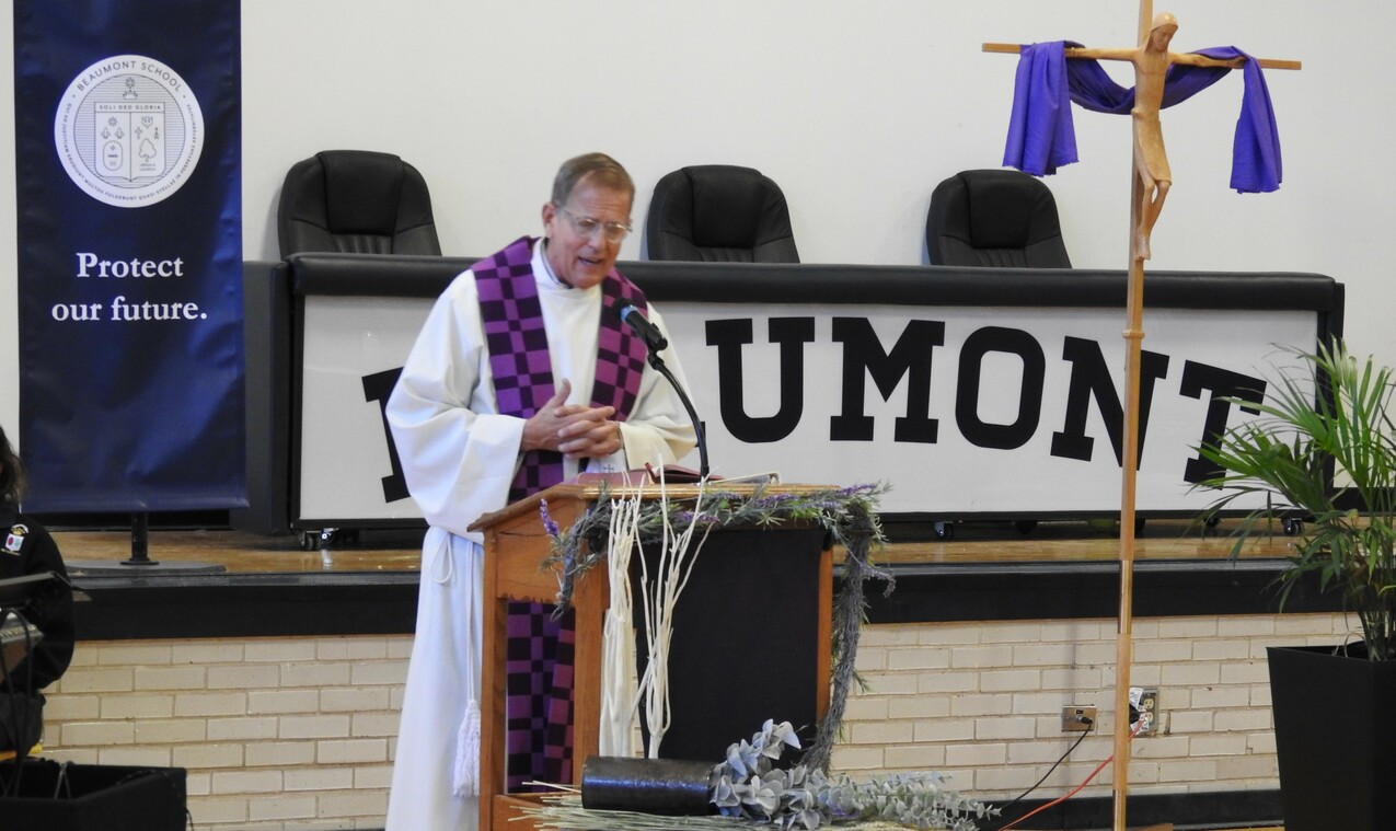 ‘Strive to be saints,’ bishop tells Beaumont School community