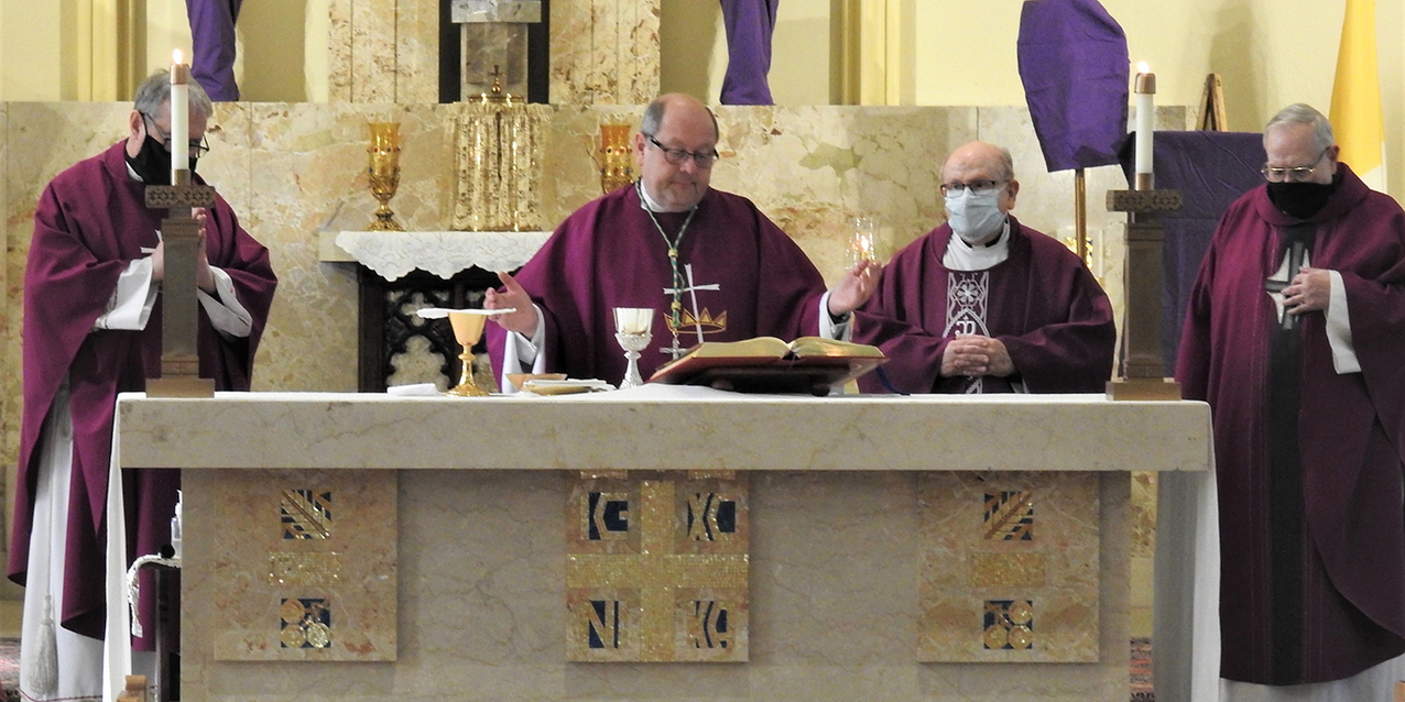 Giving of ourselves is following Jesus’ way, bishop tells faithful at Holy Name Parish