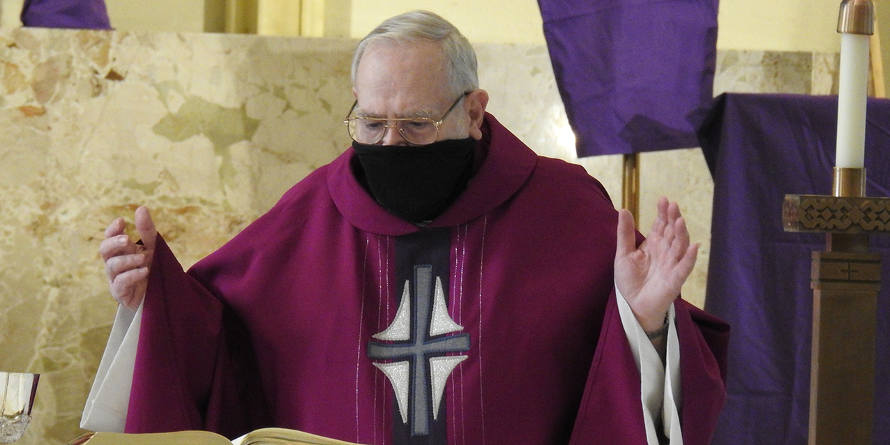 Giving of ourselves is following Jesus’ way, bishop tells faithful at Holy Name Parish