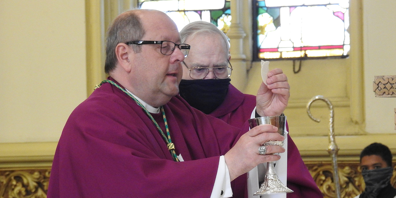 Giving of ourselves is following Jesus’ way, bishop tells faithful at Holy Name Parish