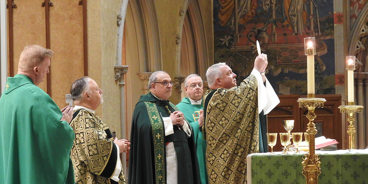 Knights of the Holy Sepulchre gather for annual Mass, officer ceremony