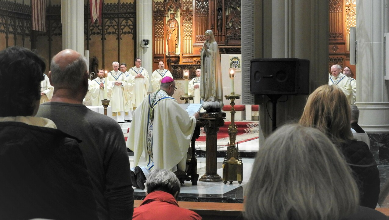 Local clergy, faithful join pope, universal Church in praying for peace