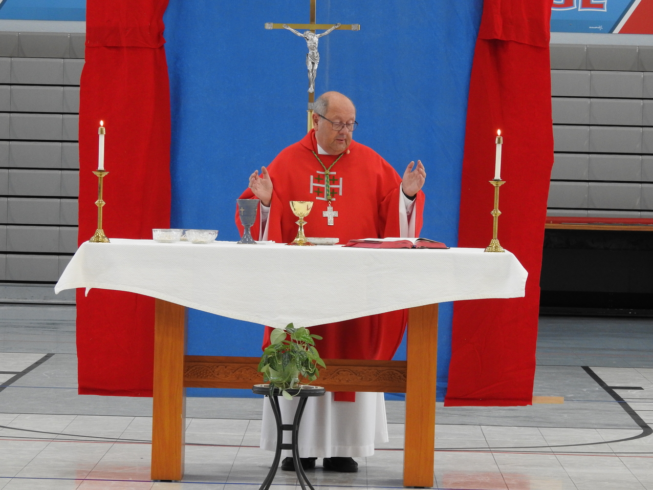 ‘Time is a gift,’ use it wisely, bishop tells VASJ community