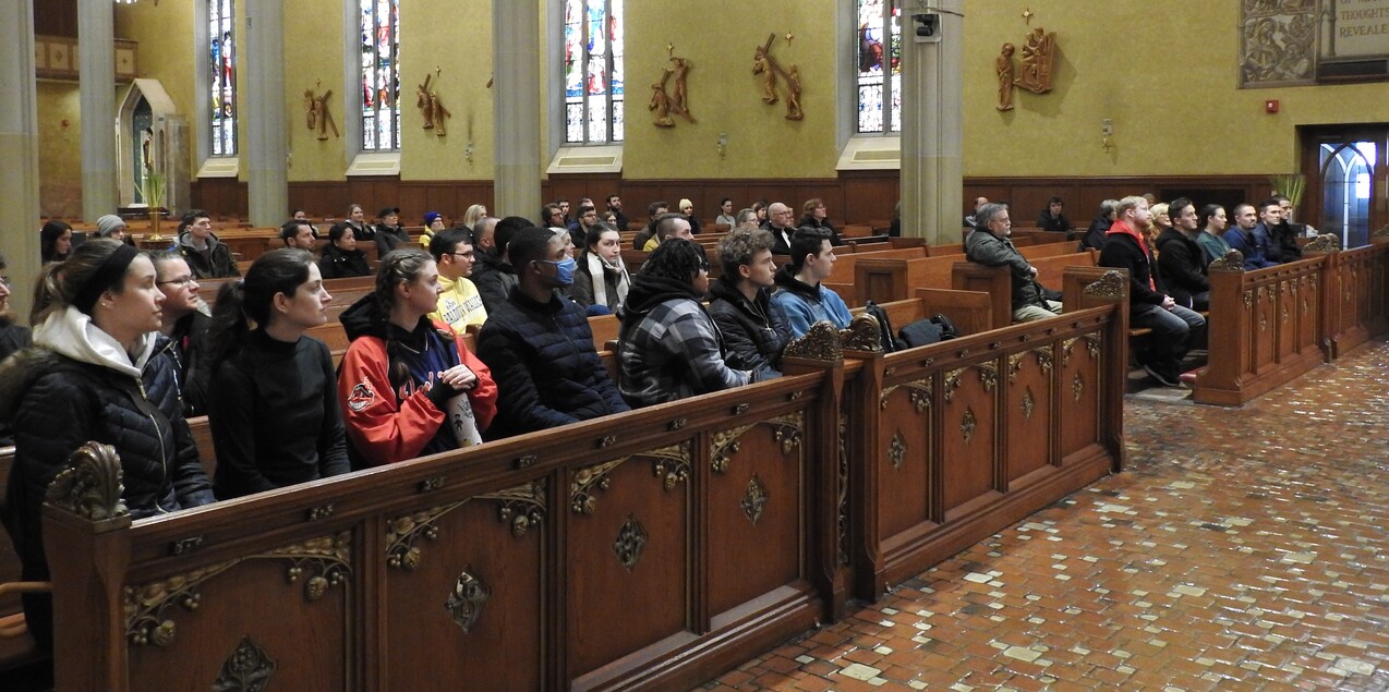 Diocesan pilgrims launch Holy Week by visiting, praying at seven churches