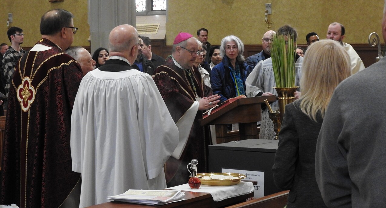 ‘Open yourselves up to the cross of Jesus,’ bishop tells Palm Sunday worshipers