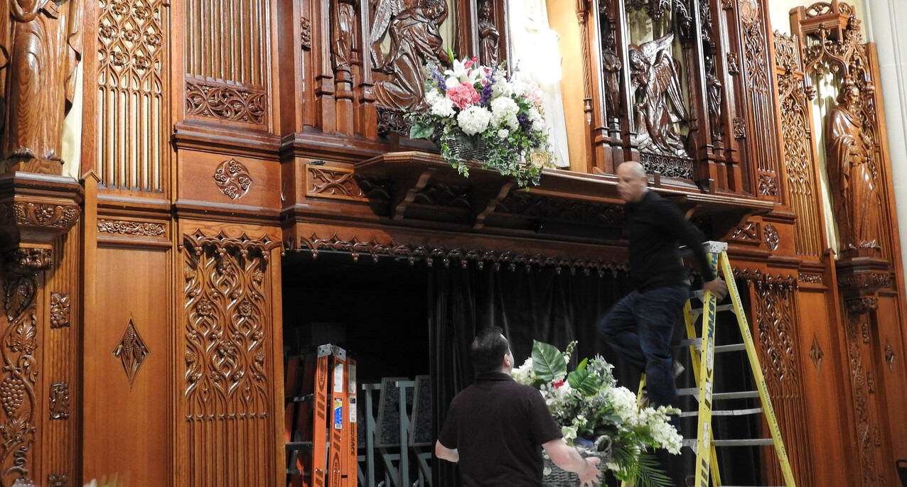 Volunteers, staff transform cathedral for joyous Easter celebration