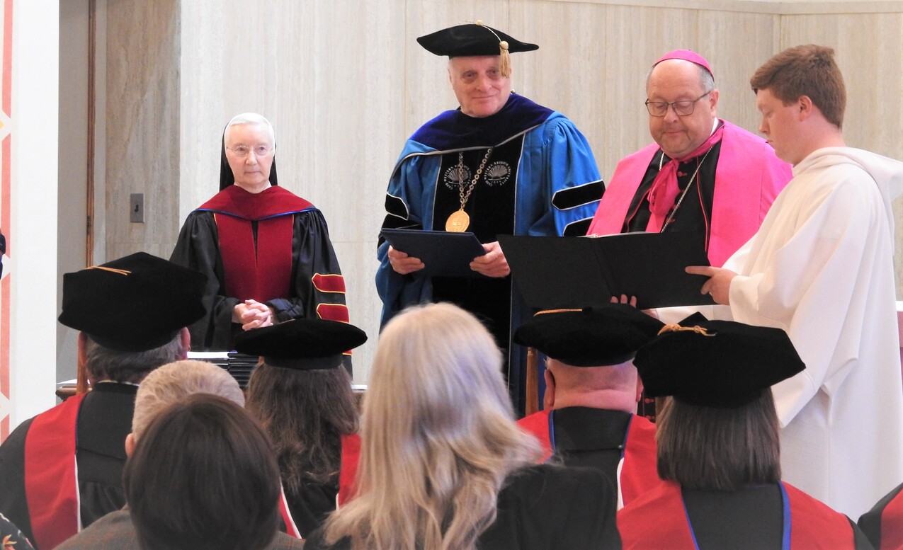 ‘Make life, light of Jesus visible in the world,’ bishop tells Saint Mary Seminary grads 
