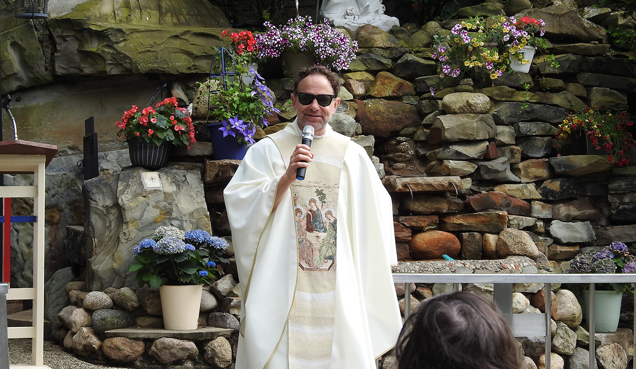 Prayer, procession, Mass, meal highlight teen Jubilee Year pilgrimage