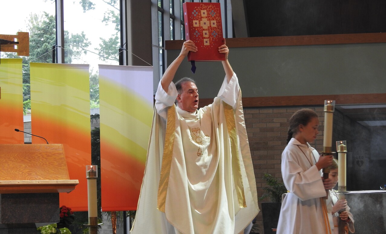 Bishop Woost joins St. Paschal Baylon Parish for Corpus Christi Mass, procession 