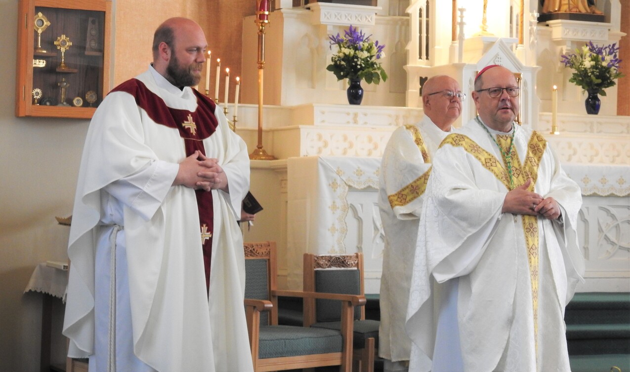 Father Peter Morris installed as pastor of SS. Peter and Paul, St. Anne parishes