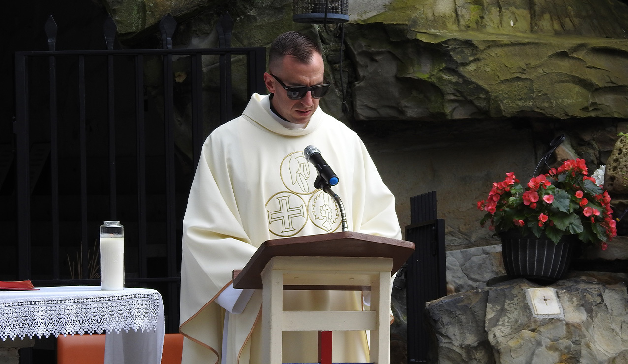Prayer, procession, Mass, meal highlight teen Jubilee Year pilgrimage