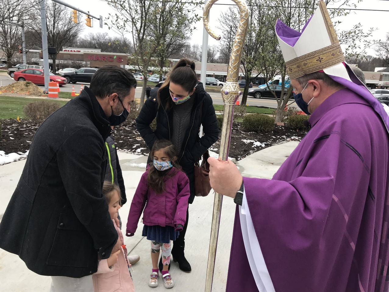 Bishop Malesic celebrates second Sunday of Advent at St. Hilary Parish 