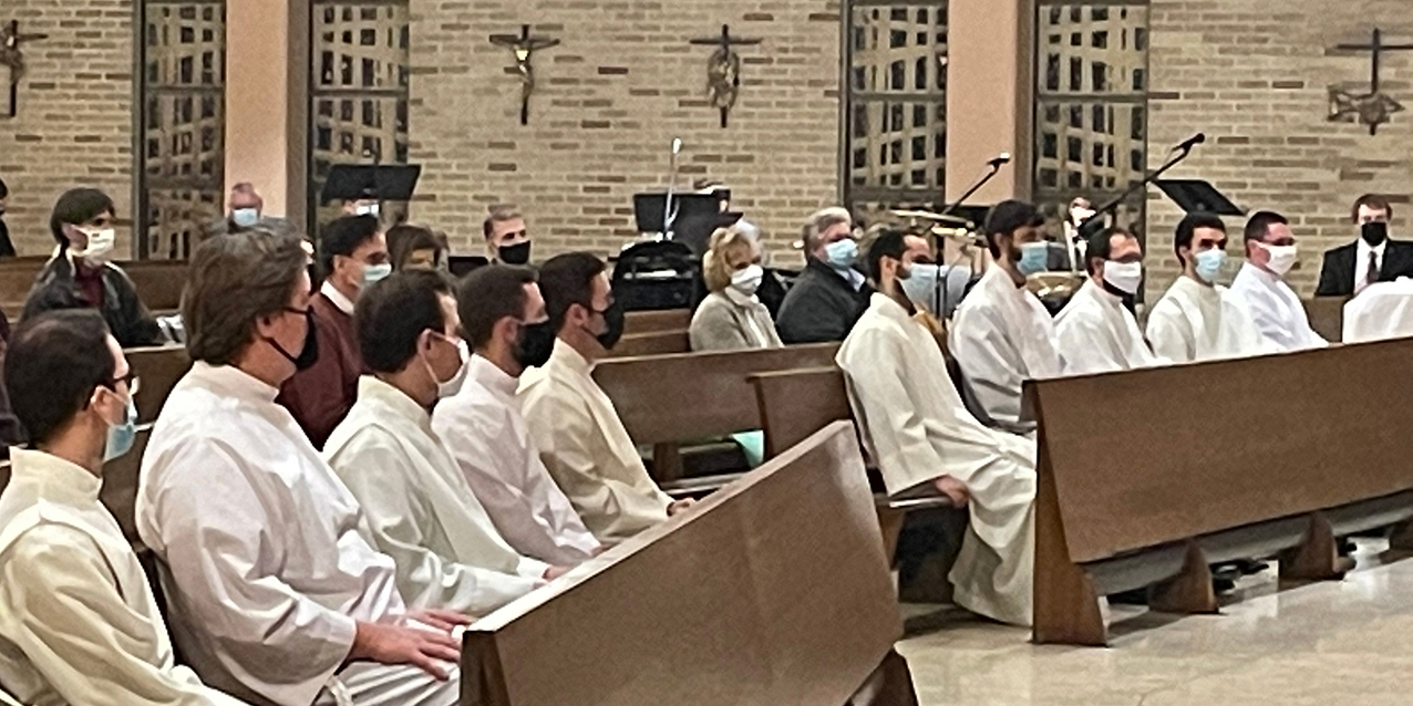 10 Saint Mary seminarians instituted in ministry of acolyte