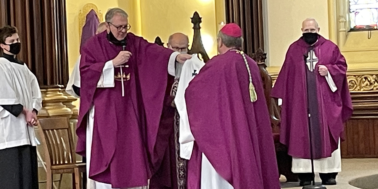 Giving of ourselves is following Jesus’ way, bishop tells faithful at Holy Name Parish