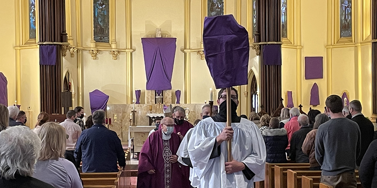 Giving of ourselves is following Jesus’ way, bishop tells faithful at Holy Name Parish