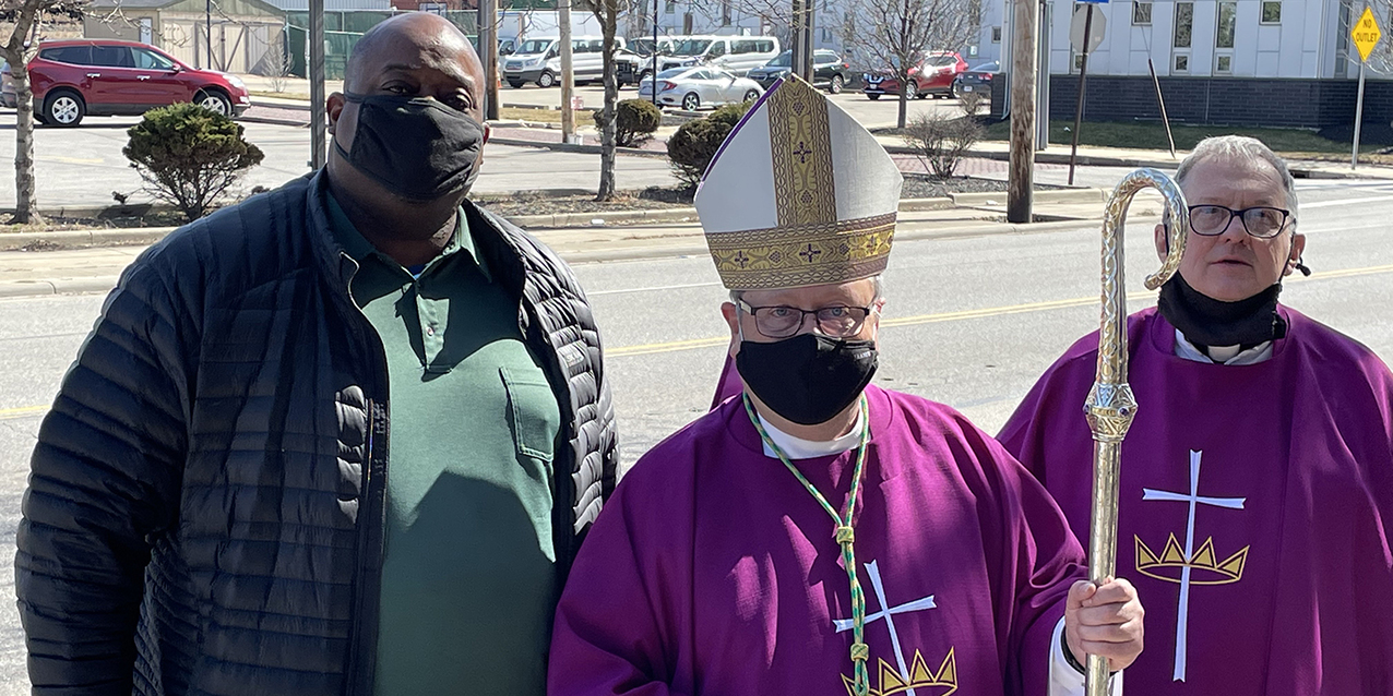 Giving of ourselves is following Jesus’ way, bishop tells faithful at Holy Name Parish