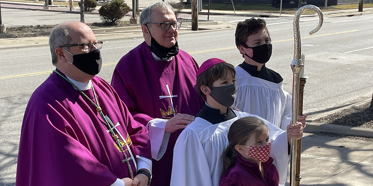 Giving of ourselves is following Jesus’ way, bishop tells faithful at Holy Name Parish
