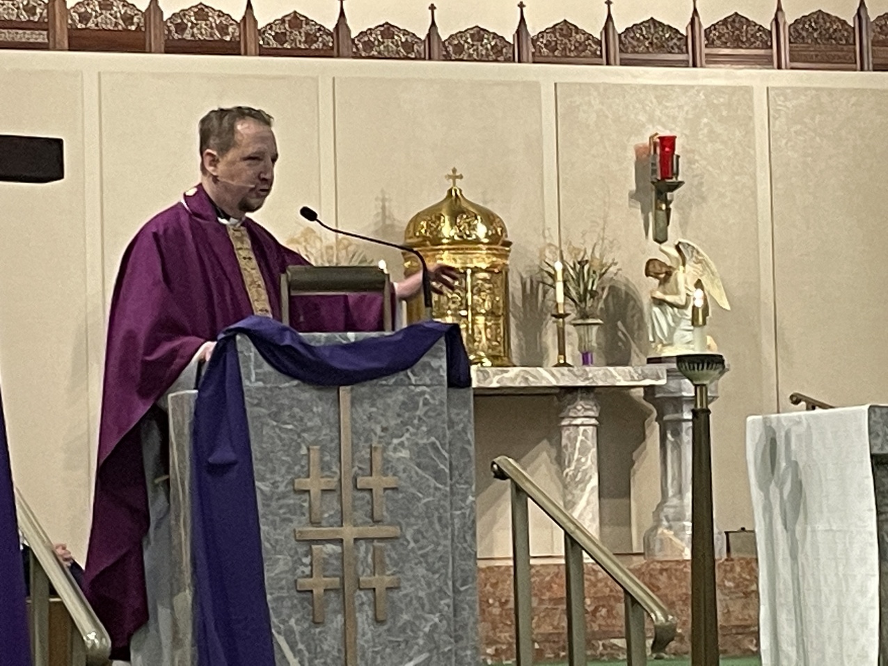 ‘Continue to be a beacon of faith and hope,’ bishop tells St. Patrick West Park parishioners