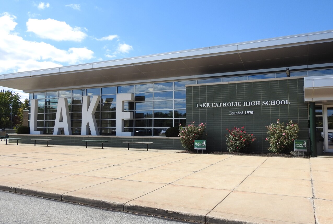 Lake Catholic High School welcomes bishop for Mass, tour, lunch