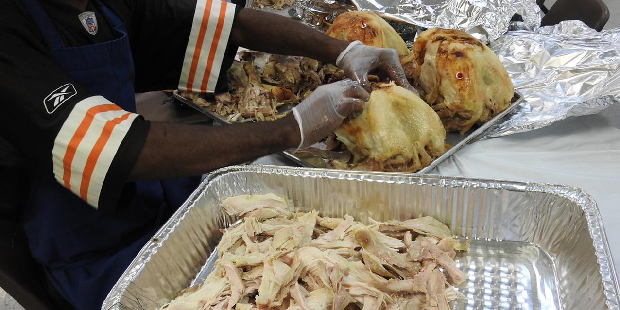 Volunteers needed to serve, deliver Thanksgiving meals