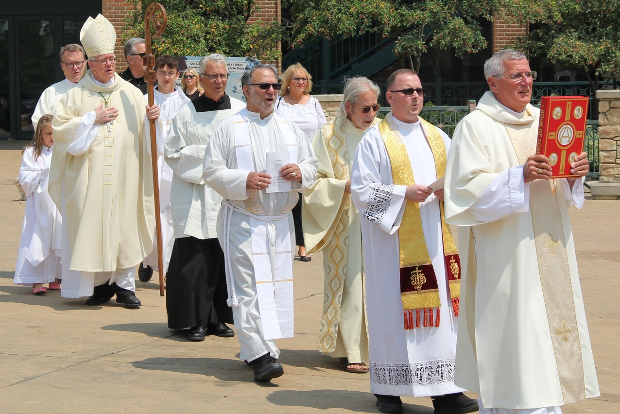 Year of Eucharistic Revival for Parishes begins in Summit County with Mass, procession