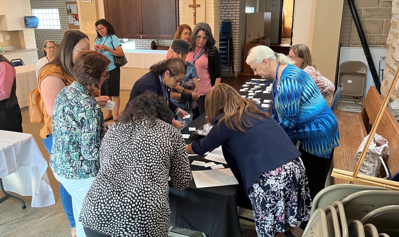 Hispanic catechists receive basic, master certifications at liturgy